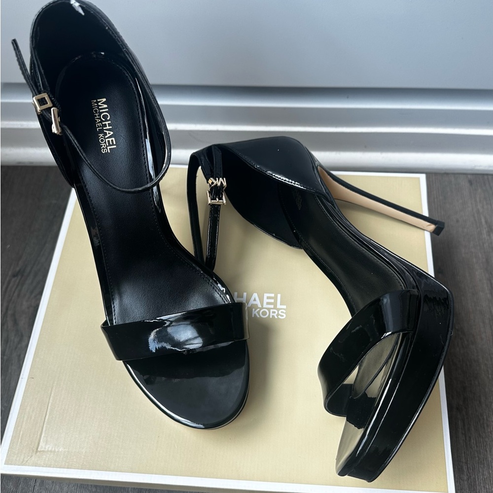 Michael Kors Jordyn Platform Patent Leather Sandal- Size 10. Sandal